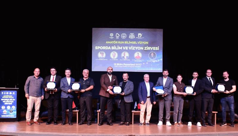 sporda-bilim-ve-vizyon-zirvesi-paneli-genc-sporculari-bulusturdu
