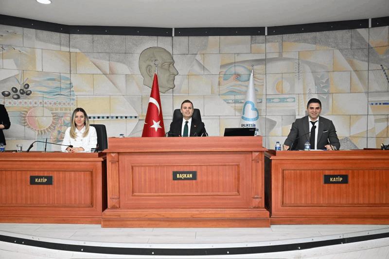 ahmet-akin-emanetiniz-saglam-ellerdedir