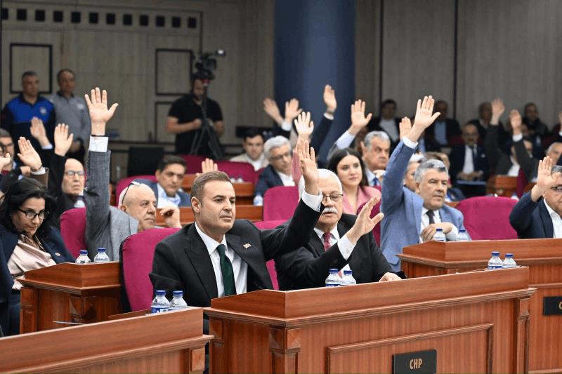ahmet-akin-emanetiniz-saglam-ellerdedir