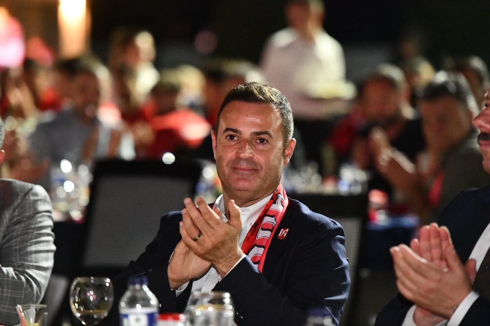 balikesirspor-sevdasi-icin-memleket-tek-yurek