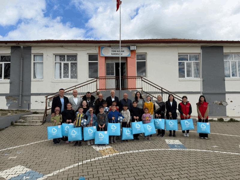 baskan-akindan-kirsaldaki-cocuklara-23-nisan-hediyesi