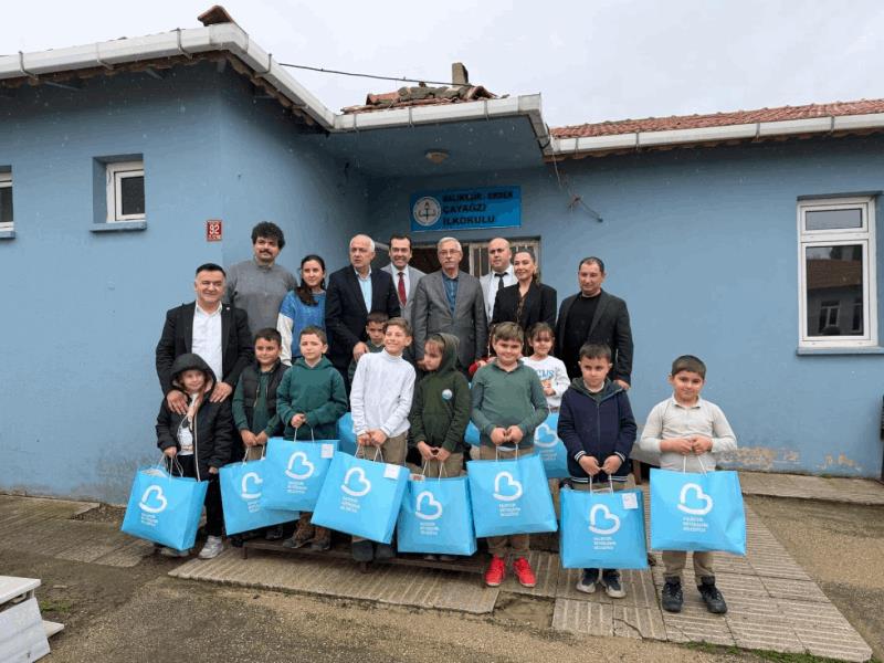 baskan-akindan-kirsaldaki-cocuklara-23-nisan-hediyesi