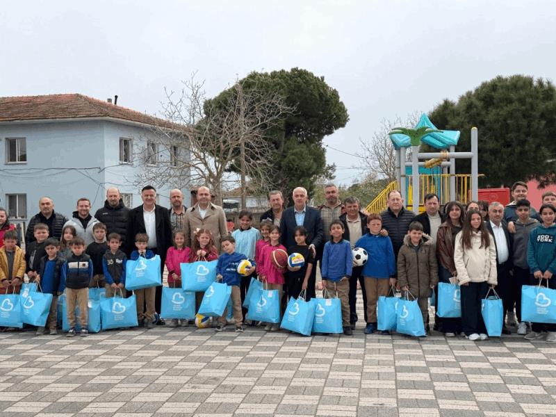 baskan-akindan-kirsaldaki-cocuklara-23-nisan-hediyesi