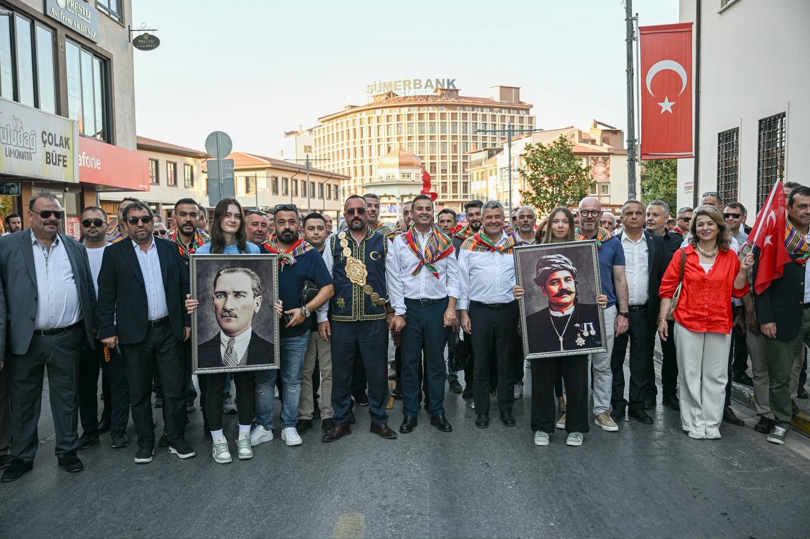geleneksel-kurtdereli-mehmet-pehlivan-yagli-gureslerinin-1-gunu-kortejle-sona-erdi