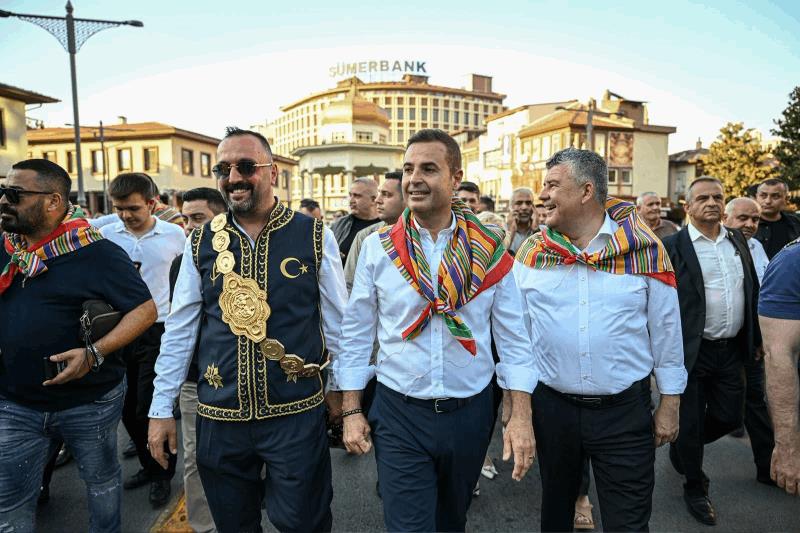 geleneksel-kurtdereli-mehmet-pehlivan-yagli-gureslerinin-1-gunu-kortejle-sona-erdi