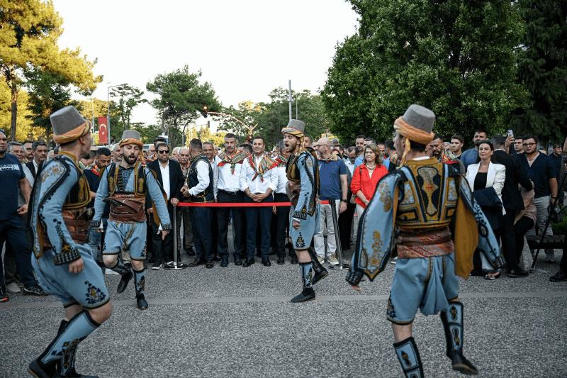 geleneksel-kurtdereli-mehmet-pehlivan-yagli-gureslerinin-1-gunu-kortejle-sona-erdi