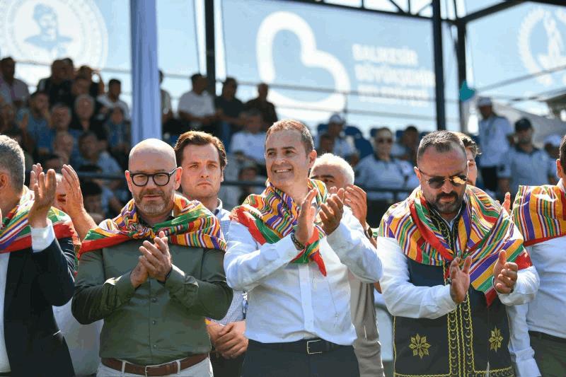 geleneksel-kurtdereli-mehmet-pehlivan-yagli-gureslerinin-1-gunu-kortejle-sona-erdi