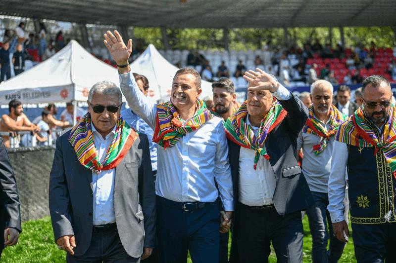geleneksel-kurtdereli-mehmet-pehlivan-yagli-gureslerinin-1-gunu-kortejle-sona-erdi