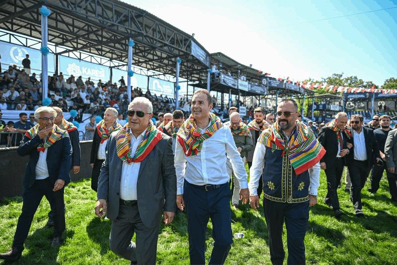 geleneksel-kurtdereli-mehmet-pehlivan-yagli-gureslerinin-1-gunu-kortejle-sona-erdi