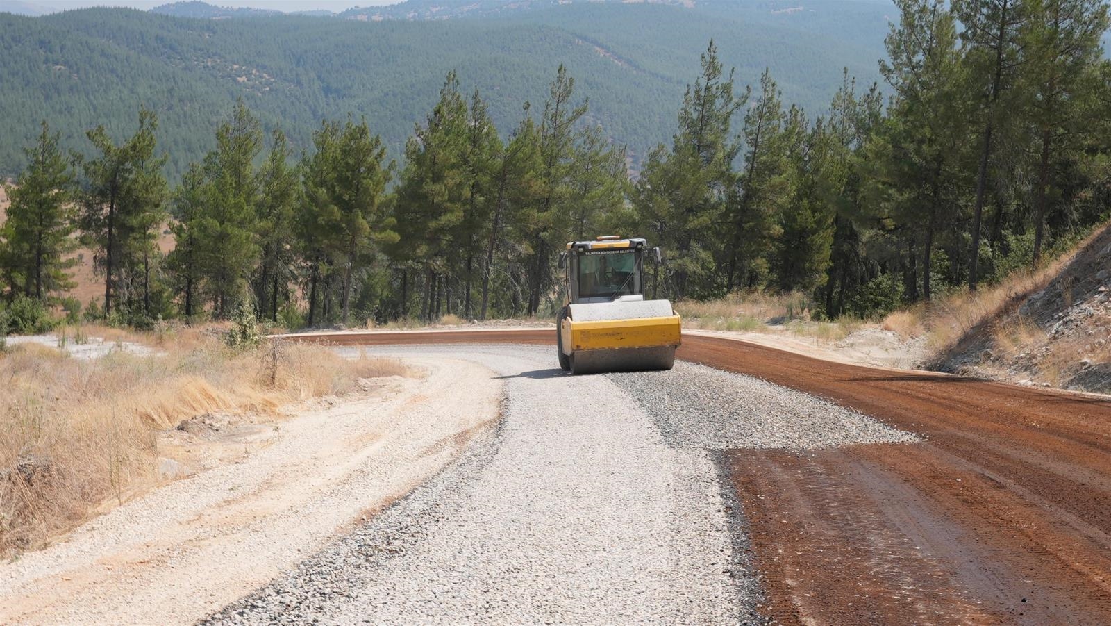 dursunbeyde-baskan-akinin-soz-verdigi-yol-tamamlandi