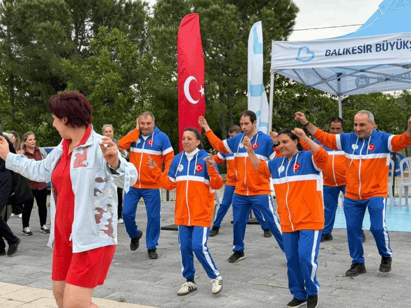 bandirmada-engelleri-asan-bahar-bulusmasi