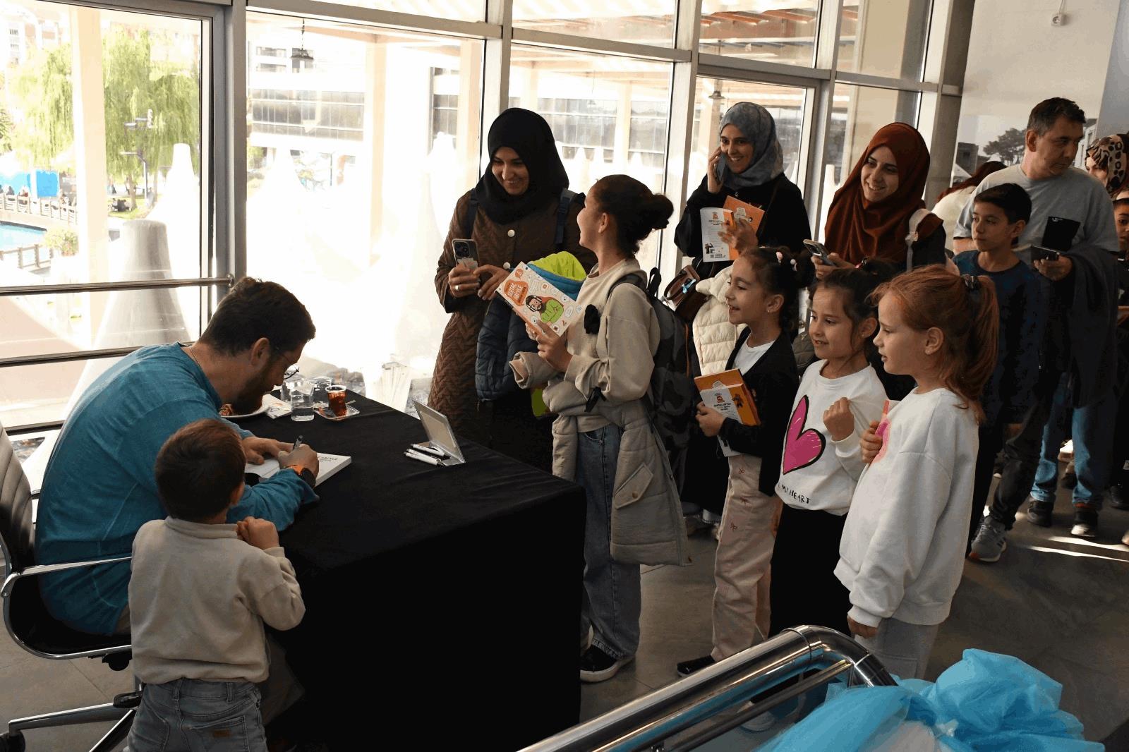 balikesir-kitap-fuarinda-izdiham-yasandi