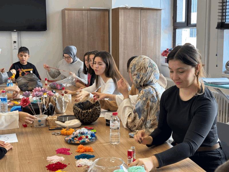 buyuksehir-ozel-gereksinimli-bireyleri-sanat-catisi-altinda-bulusturuyor