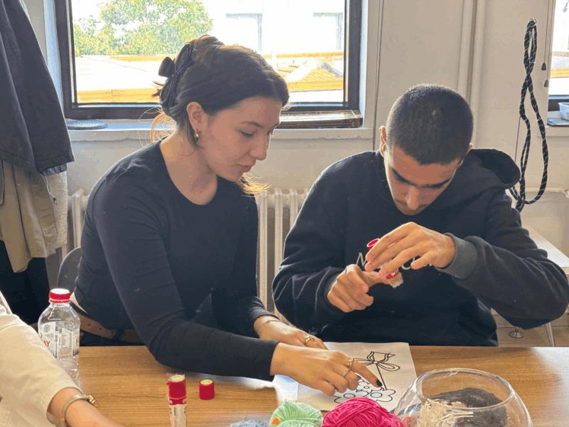 buyuksehir-ozel-gereksinimli-bireyleri-sanat-catisi-altinda-bulusturuyor