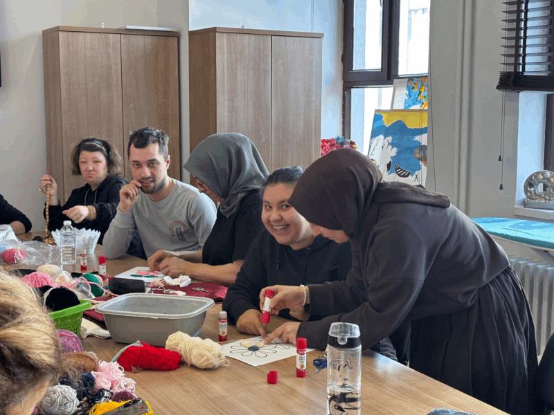 buyuksehir-ozel-gereksinimli-bireyleri-sanat-catisi-altinda-bulusturuyor