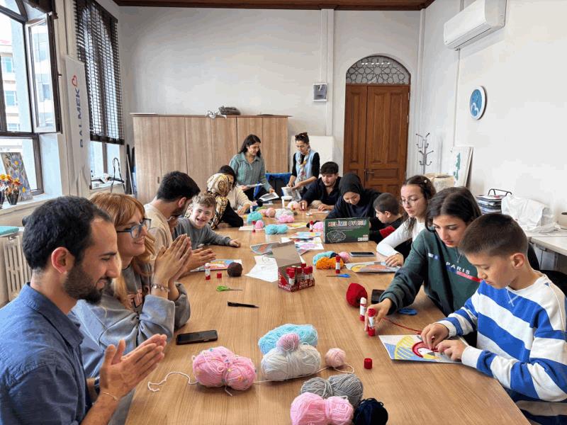 buyuksehir-ozel-gereksinimli-bireyleri-sanat-catisi-altinda-bulusturuyor