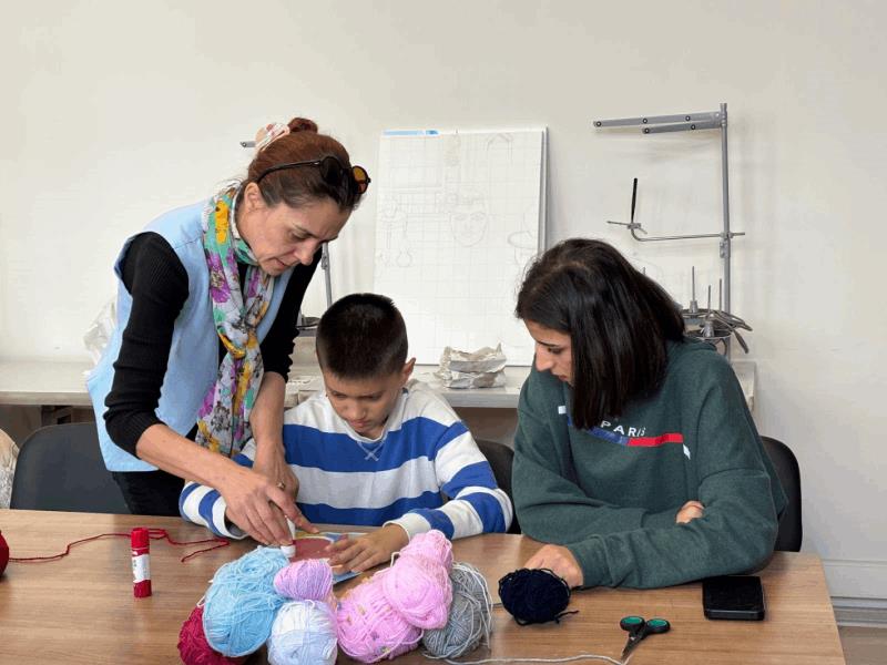 buyuksehir-ozel-gereksinimli-bireyleri-sanat-catisi-altinda-bulusturuyor