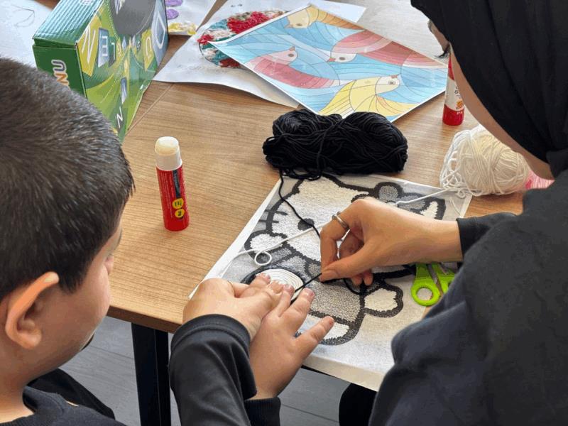 buyuksehir-ozel-gereksinimli-bireyleri-sanat-catisi-altinda-bulusturuyor