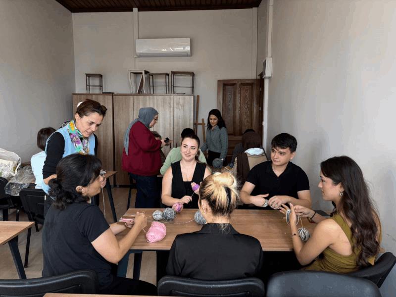 buyuksehir-ozel-gereksinimli-bireyleri-sanat-catisi-altinda-bulusturuyor