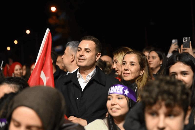 kuvayimilliyenin-bassehrinde-cumhuriyet-coskusu