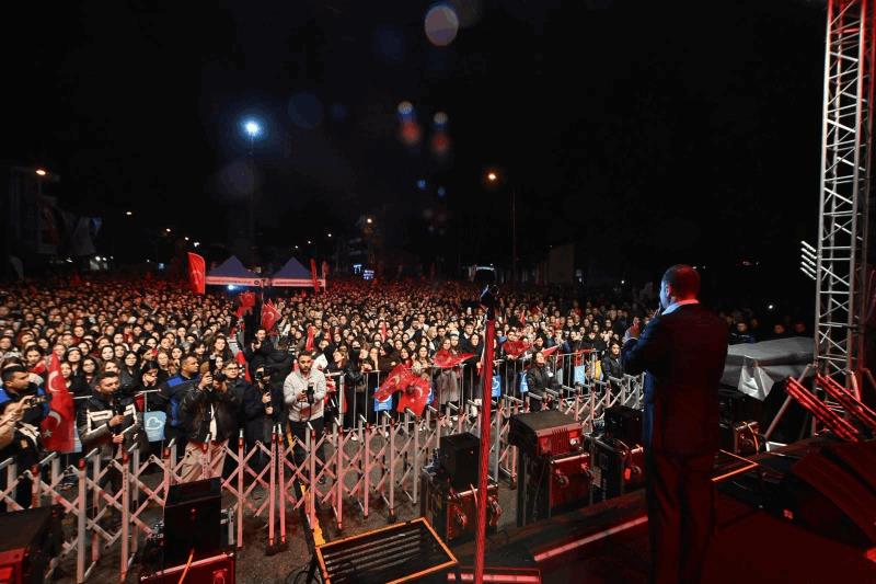 kuvayimilliyenin-bassehrinde-cumhuriyet-coskusu