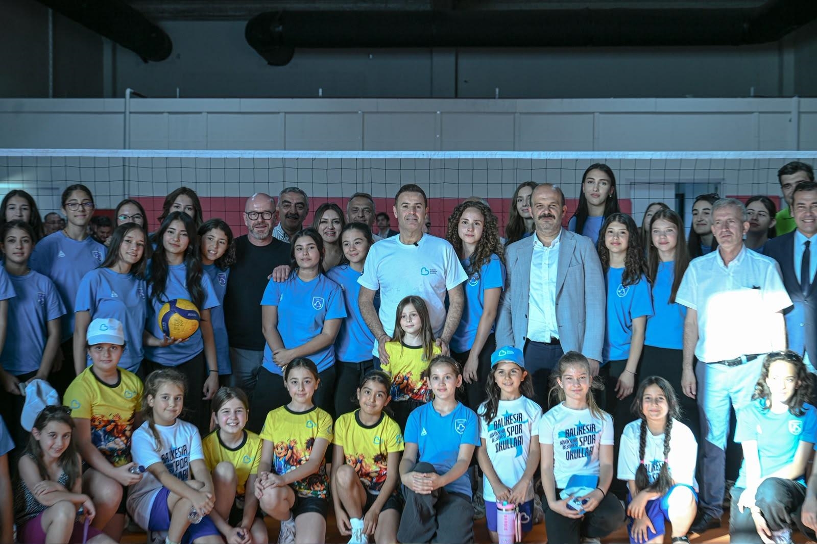 akindan-spora-ve-sporcuya-buyuk-destek