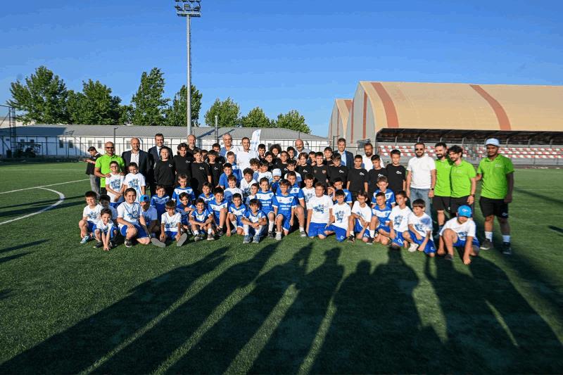 akindan-spora-ve-sporcuya-buyuk-destek