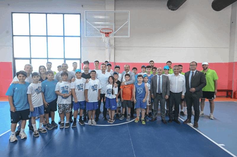 akindan-spora-ve-sporcuya-buyuk-destek
