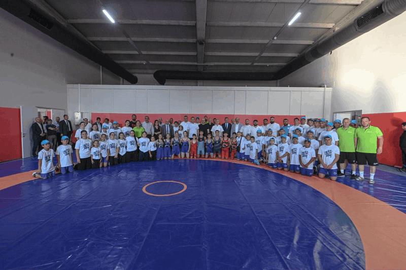 akindan-spora-ve-sporcuya-buyuk-destek