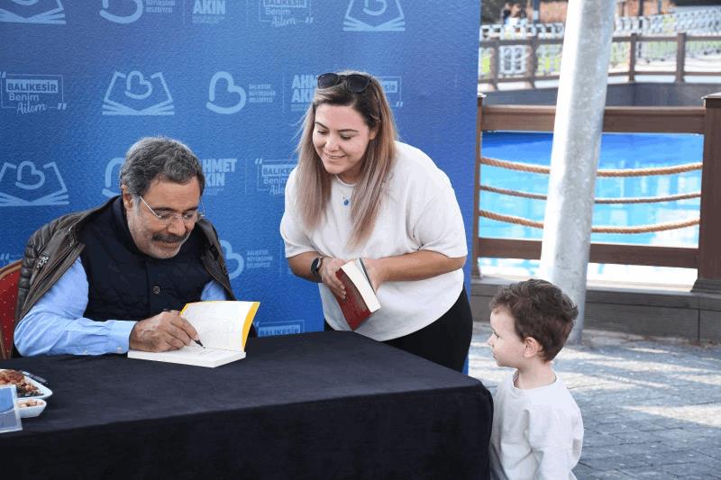 balikesirde-2-kitap-fuari-10-gunde-216-bin-ziyaretciyi-agirladi