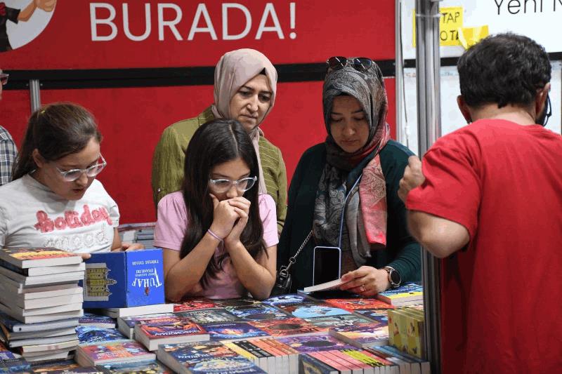 balikesirde-2-kitap-fuari-10-gunde-216-bin-ziyaretciyi-agirladi