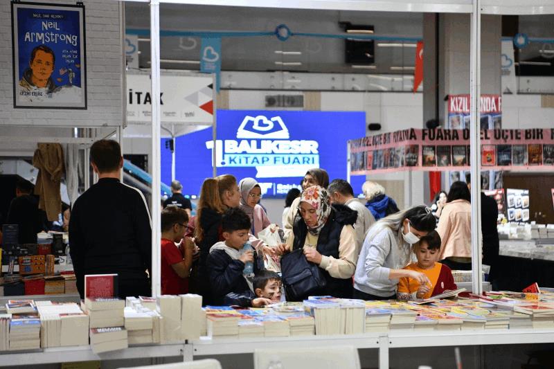 balikesir-kitap-fuarini-ilk-iki-gunde-35-bin-kisi-ziyaret-etti