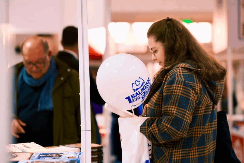 balikesir-kitap-fuarini-ilk-iki-gunde-35-bin-kisi-ziyaret-etti