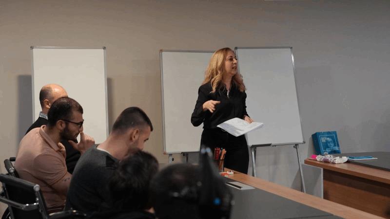 buyuksehir-kent-konseyi-is-birligiyle-ozel-gereksinimli-bireylere-e-kpss-hazirlik-egitimi-donemini-baslatti