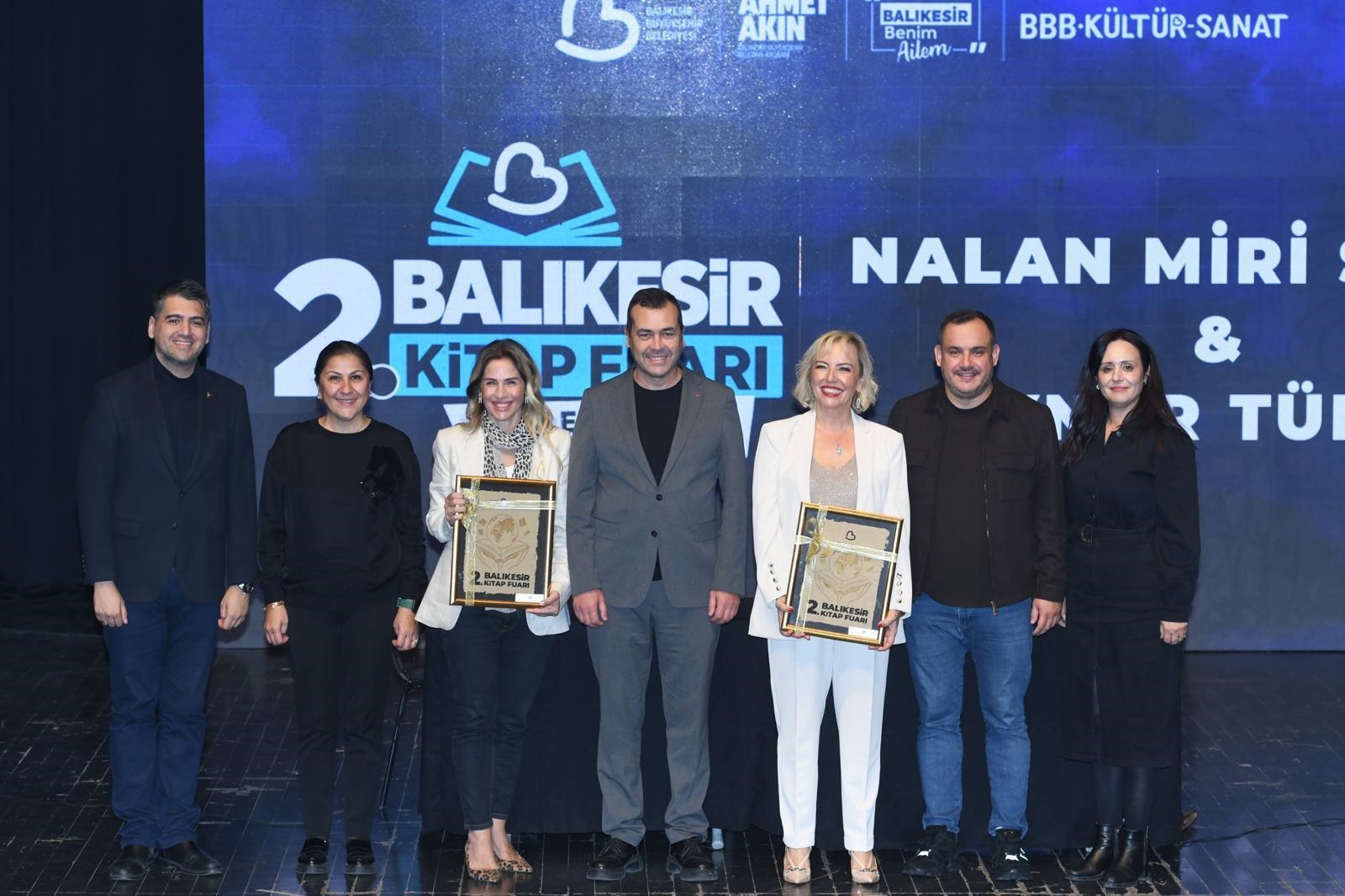 birbirinden-kiymetli-yazarlar-balikesir-kitap-fuarinda