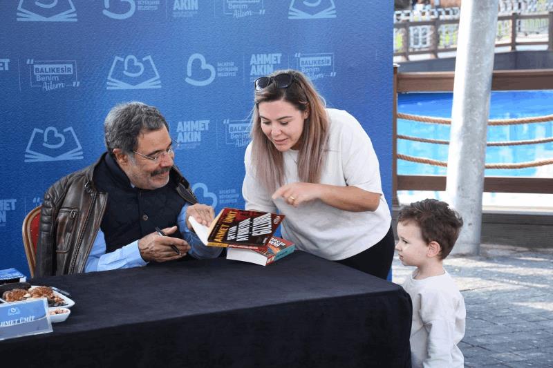 birbirinden-kiymetli-yazarlar-balikesir-kitap-fuarinda