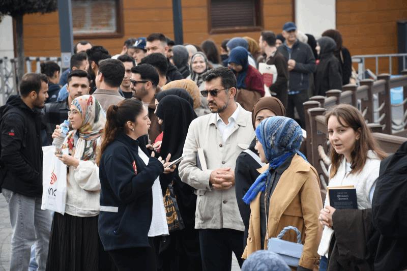 birbirinden-kiymetli-yazarlar-balikesir-kitap-fuarinda
