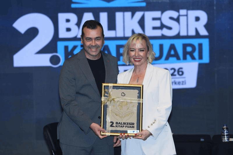 birbirinden-kiymetli-yazarlar-balikesir-kitap-fuarinda