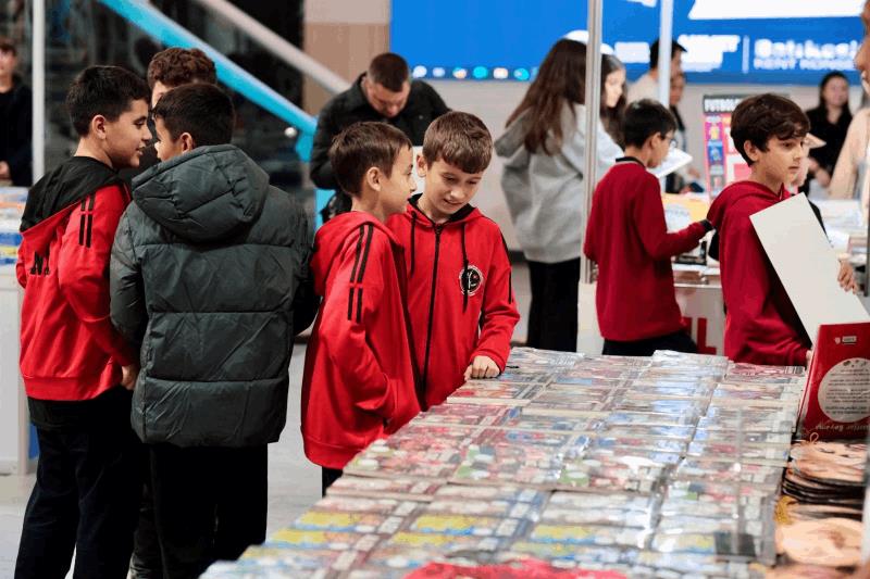 1-balikesir-kitap-fuari-yazarlari-okuyuculariyla-bulusturmaya-devam-ediyor