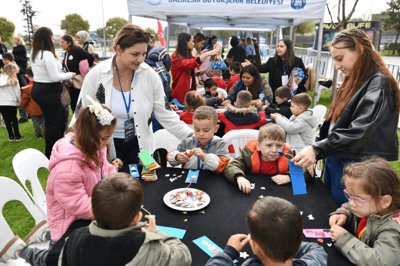 ogrencilerden-kitap-fuarina-tam-not