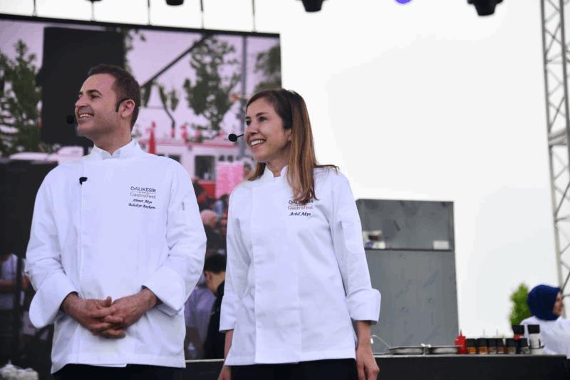 akin-cifti-ve-danilo-zannadan-dort-peynirli-performans