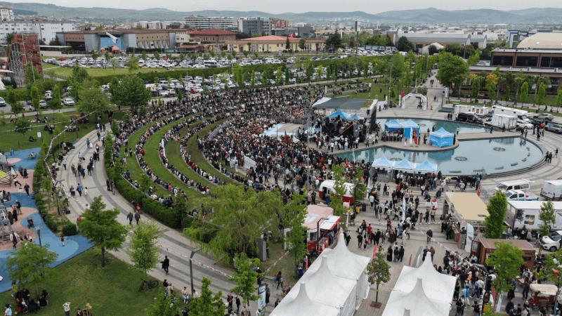 akin-cifti-ve-danilo-zannadan-dort-peynirli-performans