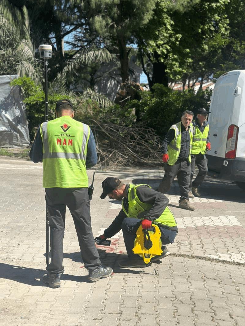 buyuksehir-20-ilcede-deprem-direncli-bir-kent-icin-sahada