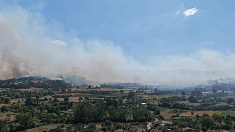 balikesir-itfaiyesi-3-ayri-noktada-yanginlara-mudahale-ediyor