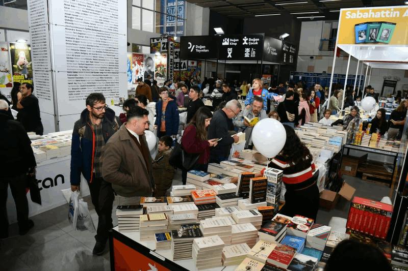 2-balikesir-kitap-fuari-hafta-sonu-doldu-tasti