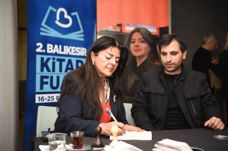 2-balikesir-kitap-fuari-hafta-sonu-doldu-tasti