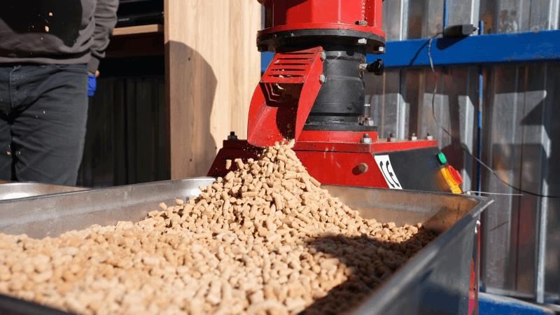 buyuksehir-can-dostlarin-mamasini-kendi-uretiyor