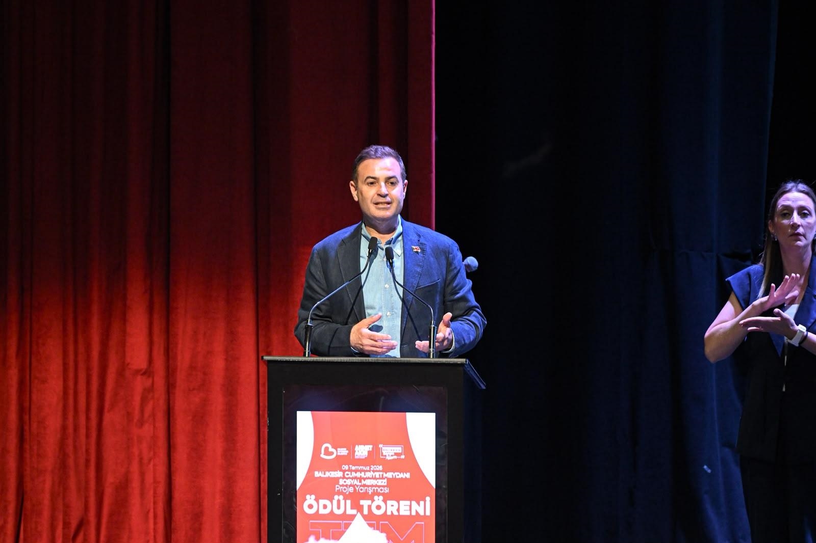 cumhuriyet-meydani-sosyal-merkezi-proje-yarismasinda-oduller-sahiplerini-buldu