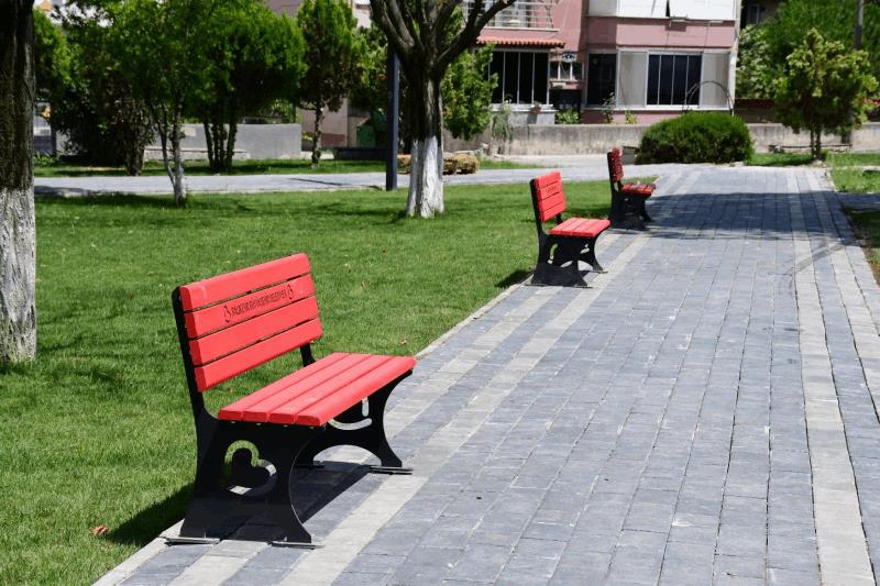 buyuksehir-emekle-uretiyor-sehir-mobilyalarla-guzellesiyor