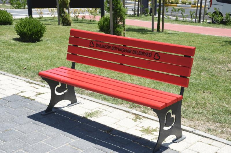 buyuksehir-emekle-uretiyor-sehir-mobilyalarla-guzellesiyor